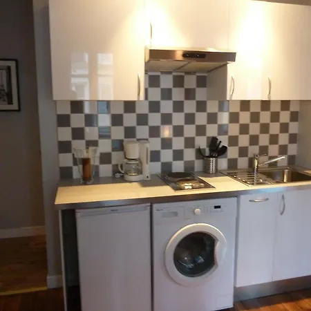- Nazareth 3 Apartment Paris